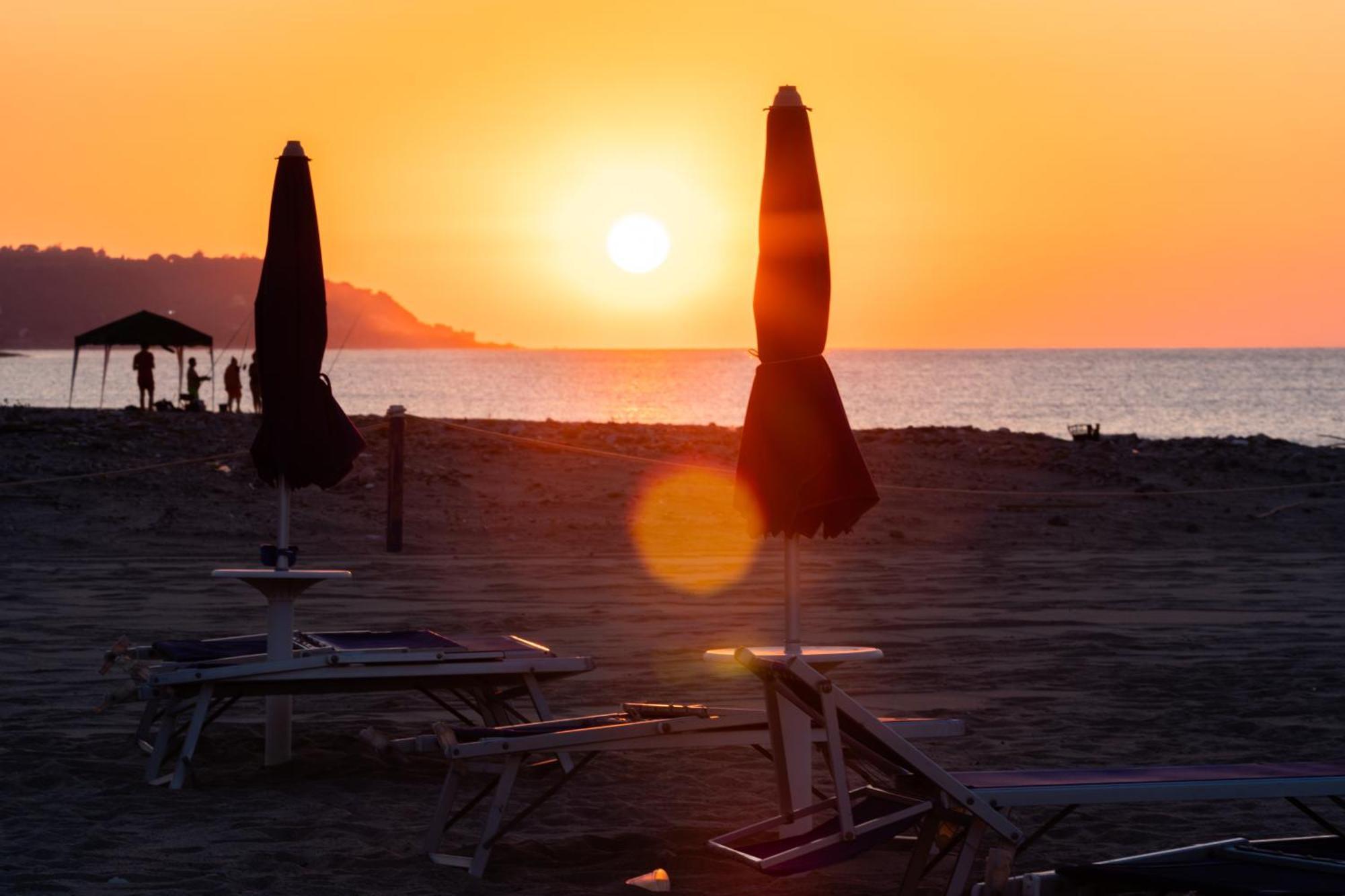 Le Dune Beach Club Messina Buitenkant foto