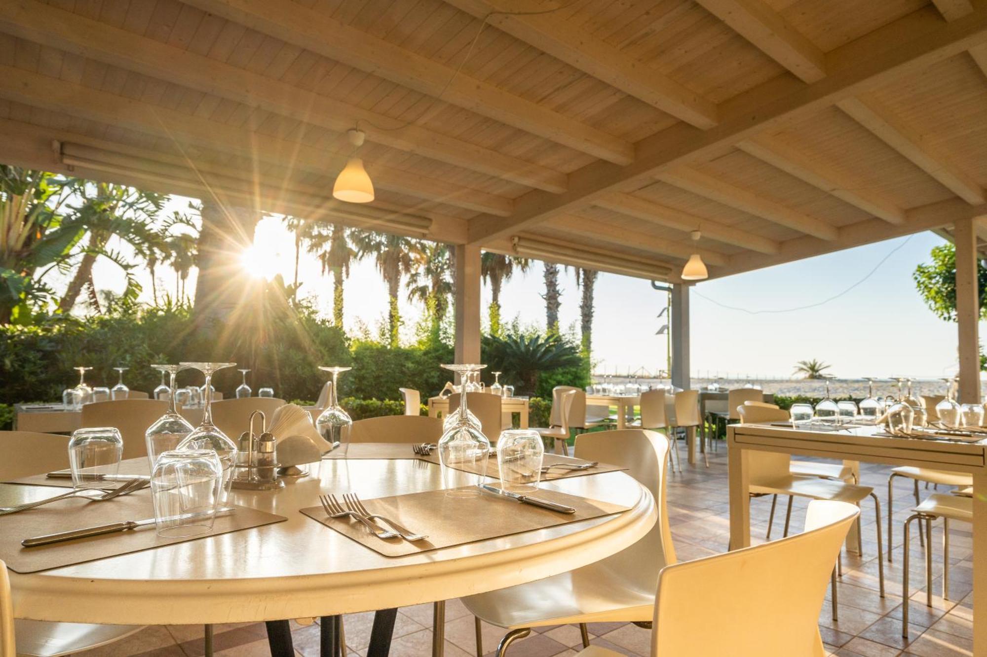 Le Dune Beach Club Messina Buitenkant foto